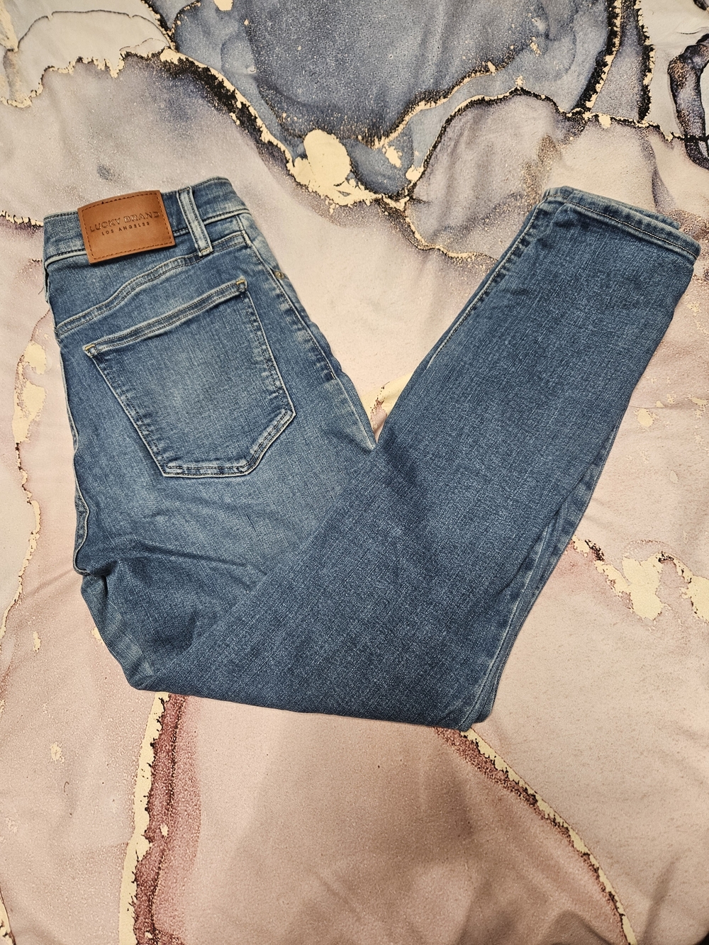 Lucky Brand Skinny Jeans in Light-Mid Blue Wash